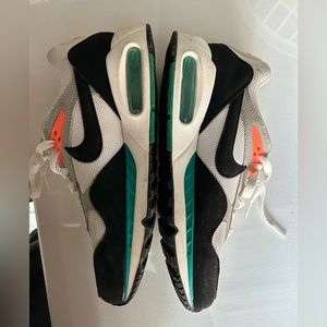 Women’s NIKE sneakers